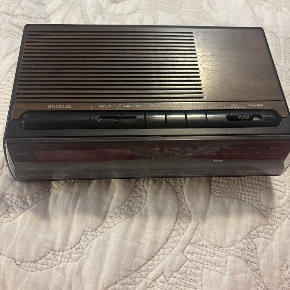 Emerson Digital Alarm Clock AM/FM Radio Model No. RED5521 Tested And‎ Working